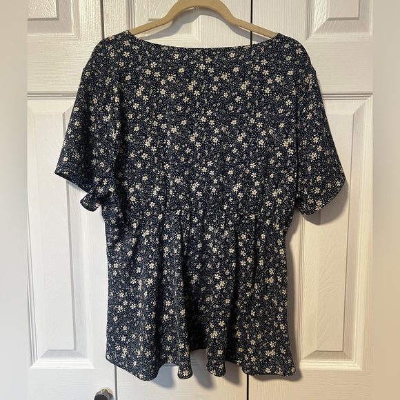 Shein Curve Blue Floral Top - 1XL - Picture 3 of 4
